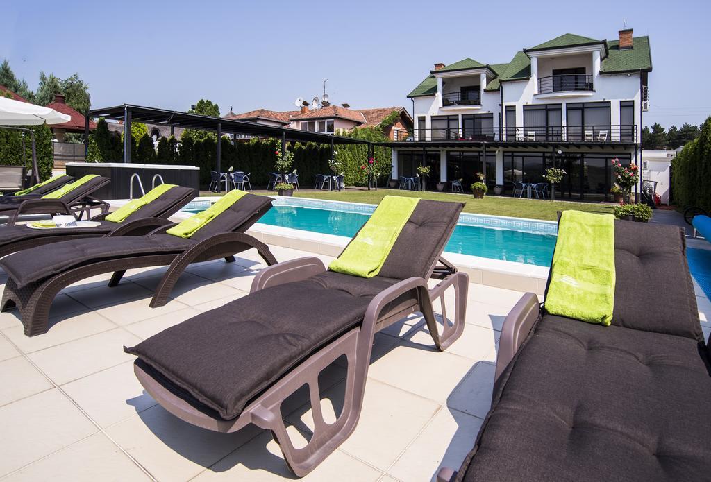 Guest House Panorama Aqualux With Free Parking Novi Sad Eksteriør bilde