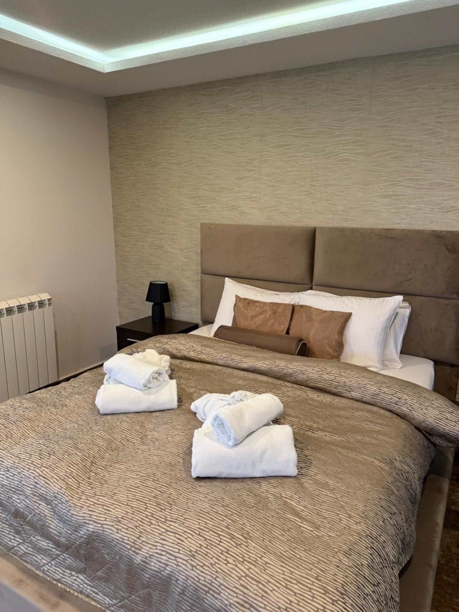 Guest House Panorama Aqualux With Free Parking Novi Sad Eksteriør bilde