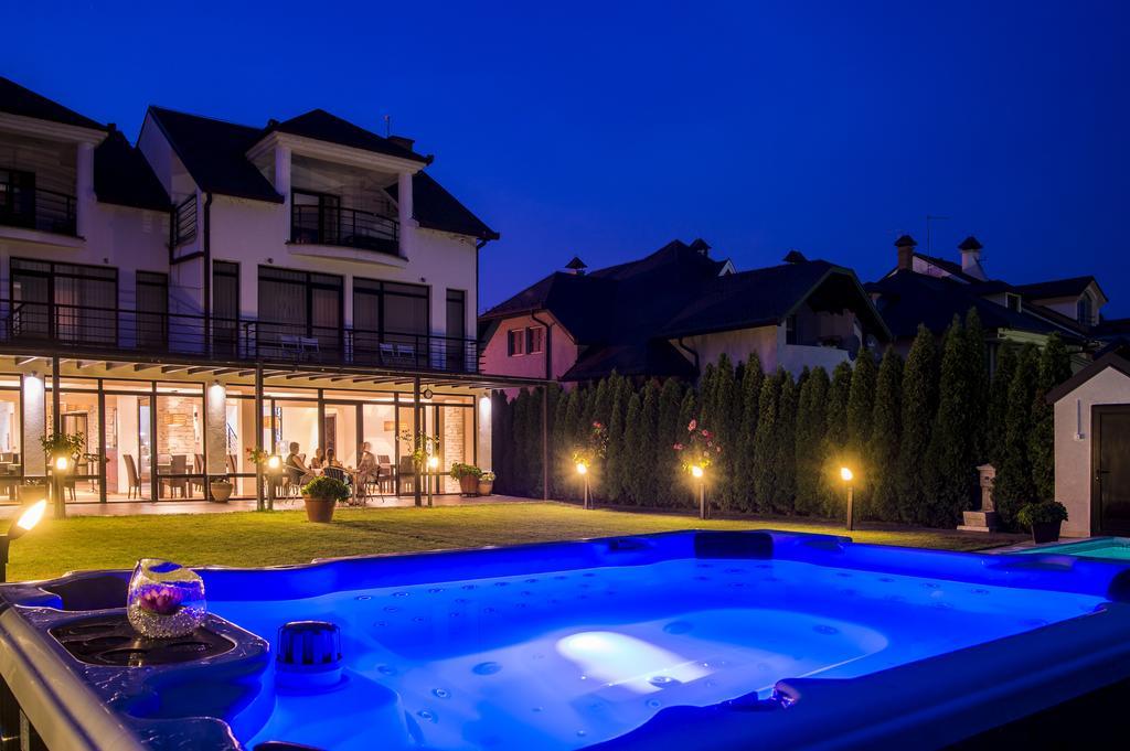 Guest House Panorama Aqualux With Free Parking Novi Sad Eksteriør bilde