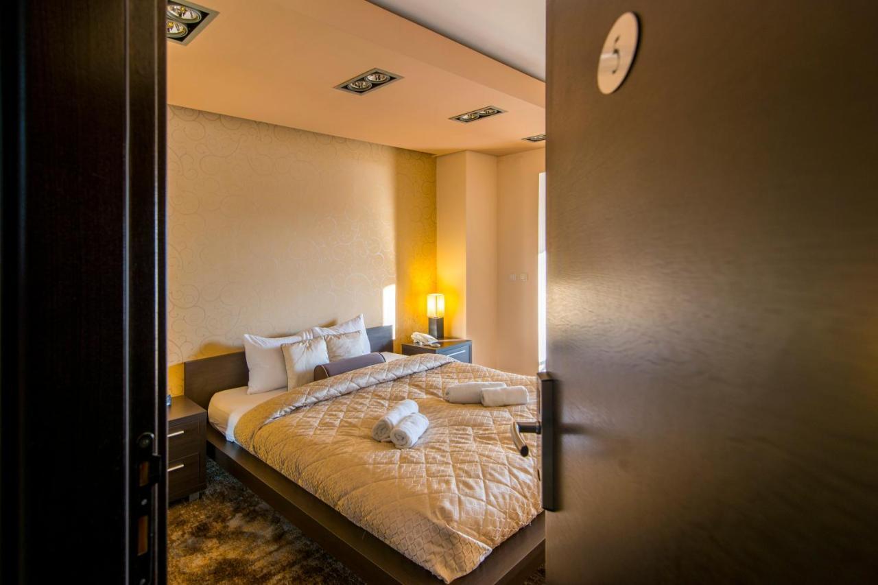 Guest House Panorama Aqualux With Free Parking Novi Sad Eksteriør bilde